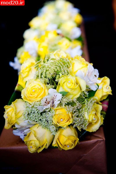 عکس دسته گل عروس جدید شیک باکلاس رنگی سفید ساده بازویی-سی و پنج مدل  عکس دسته گل عروس