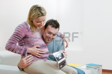 ایده مدل ژست جدید عکس بارداری برای اتلیه