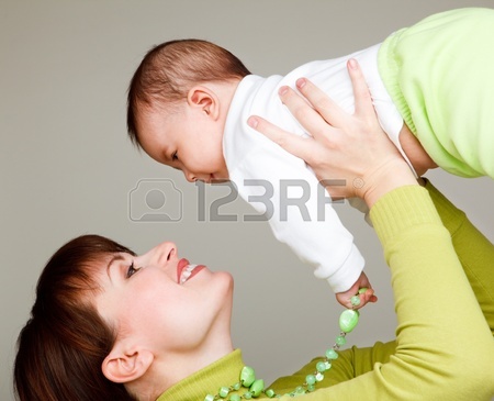 پنجاه مدل ژست و فیگور عکاسی از نوزاد دختر و پسر با مادر