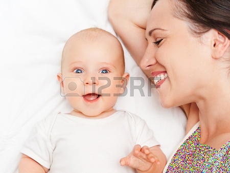 عکس ژست عکاسی مادر نوزاد اتلیه ای نوزاد لخت در بغل مادر  ژست مادر نوزاد در طبیعت فیگور عکس پدر و مادر با نوزاد عکس نوزاد در خواب و خنده